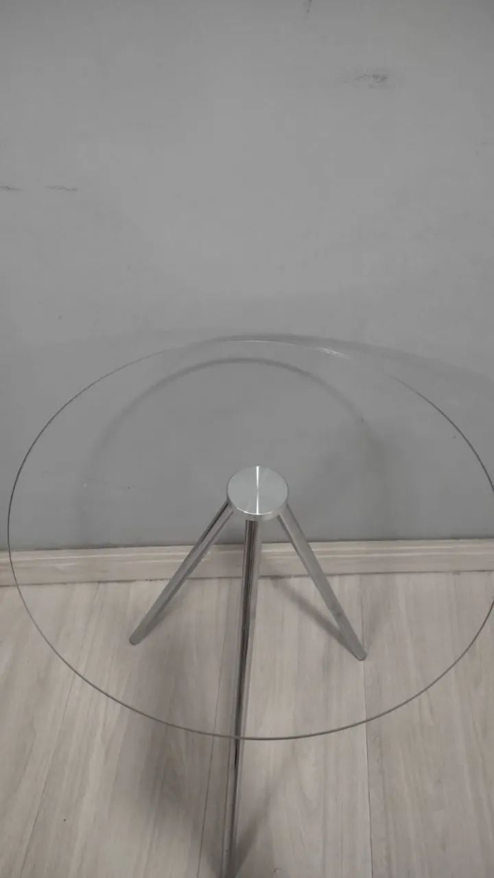 Mesa de Apoio / Centro Redonda com Tampo de Vidro e Pés Metálicos - Foto 4