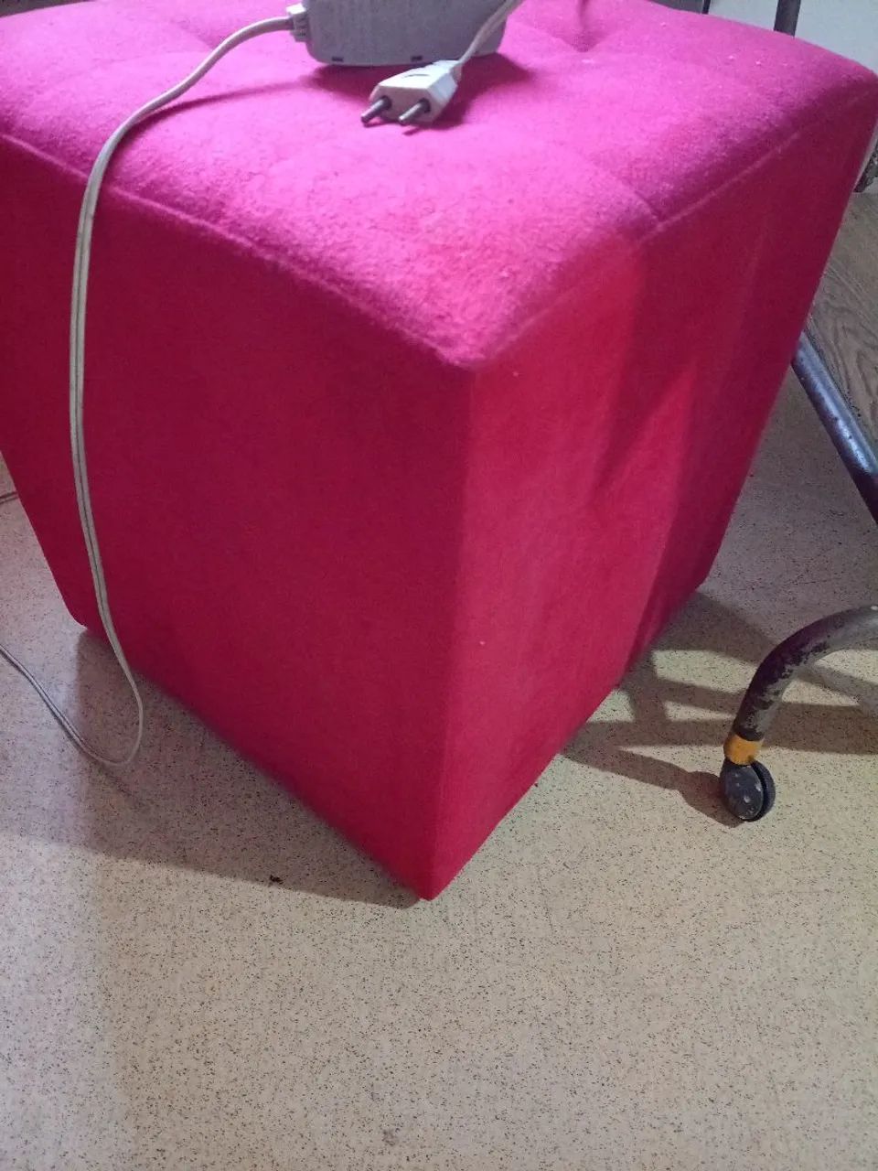 Kit 3 Puffs Cubo Suede Vermelho - Perfeitos para Decorar e Acomodar!<br> - Foto 3