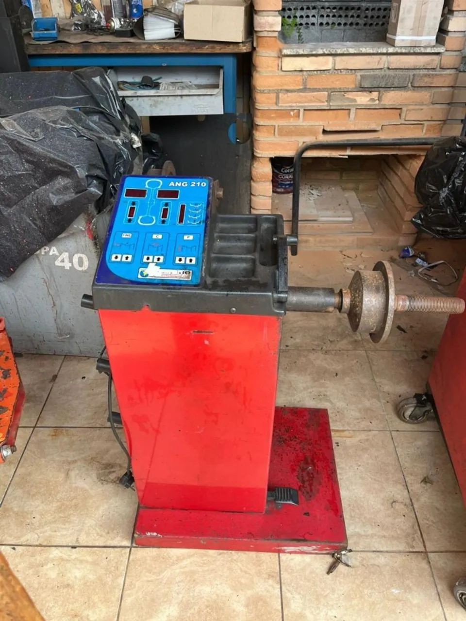 Balanceadora de rodas bolanhos bem cuidada 