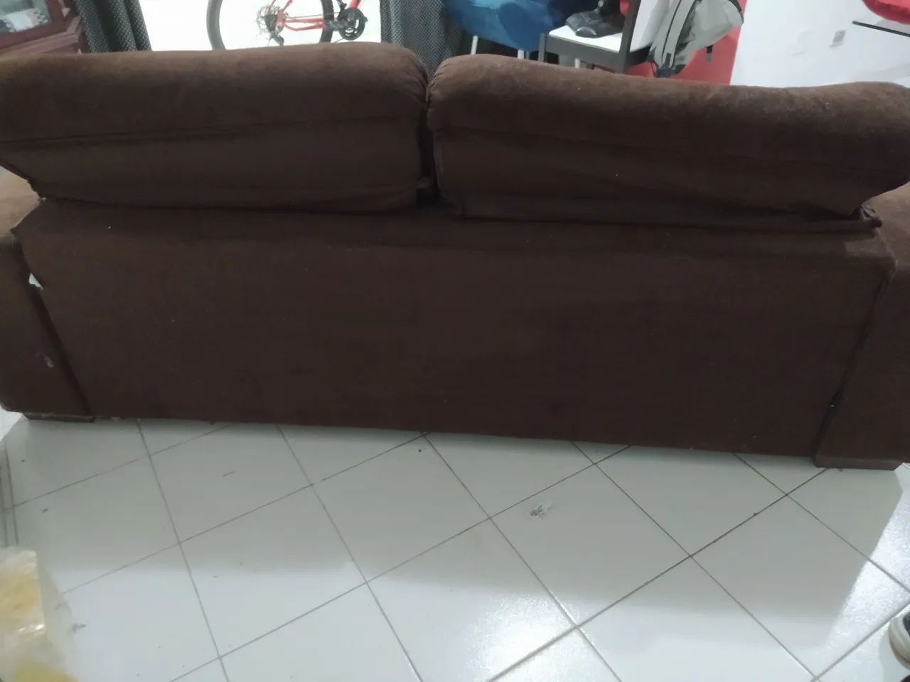 Um lindo sofá ? de 03 lugares - Foto 4