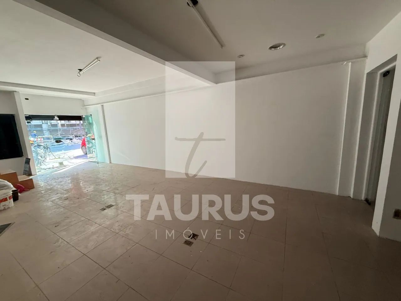 Loja para comprar ou alugar com 80m², 2 vagas, em Moema, São Paulo-SP.
