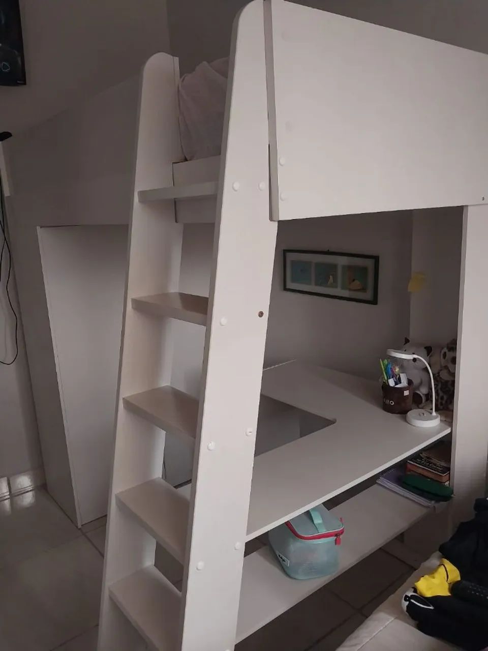 ?Cama Alta Multifuncional com Escrivaninha e Guarda- roupa - Excelente Estado? - Foto 2
