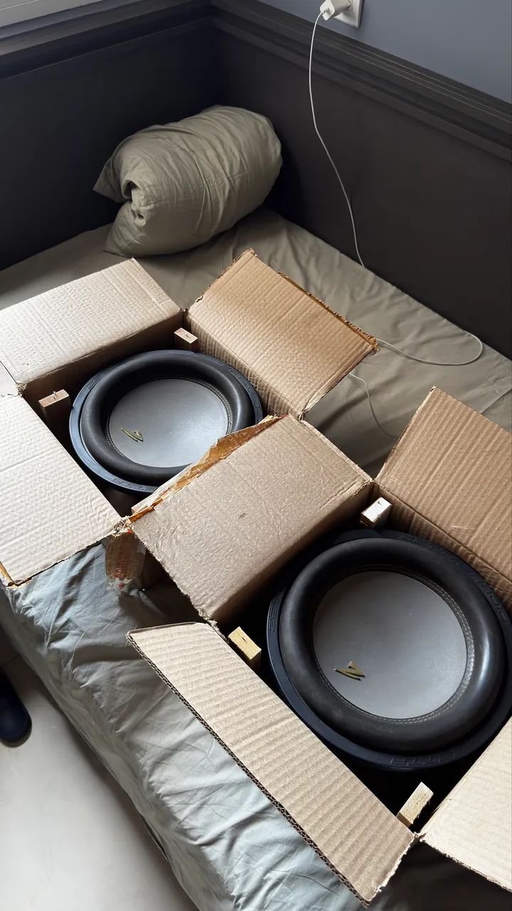 ZETTA V-12 900 RMS 4 OHMS