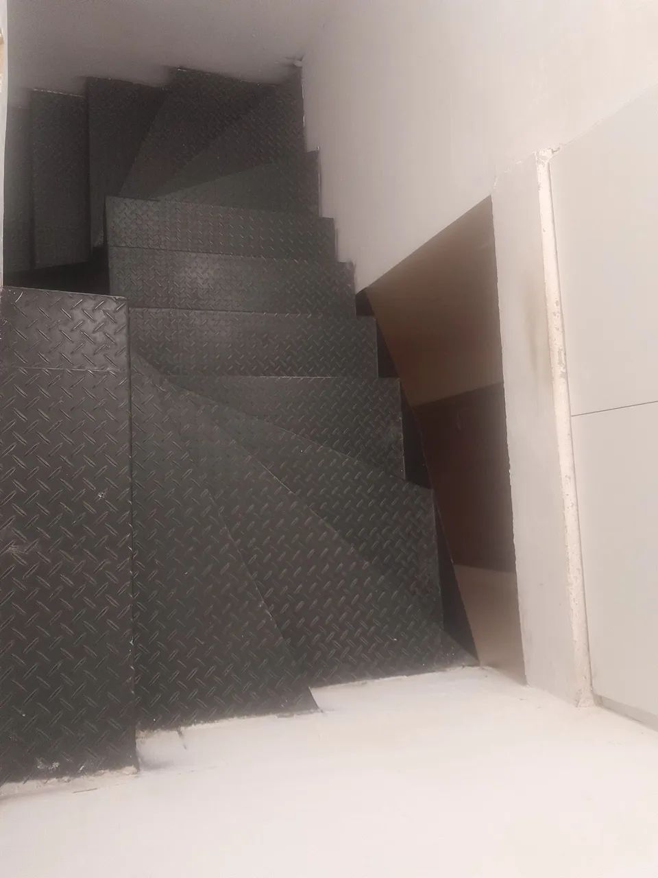 Vendo escada de metalon antiderrapante - Foto 2
