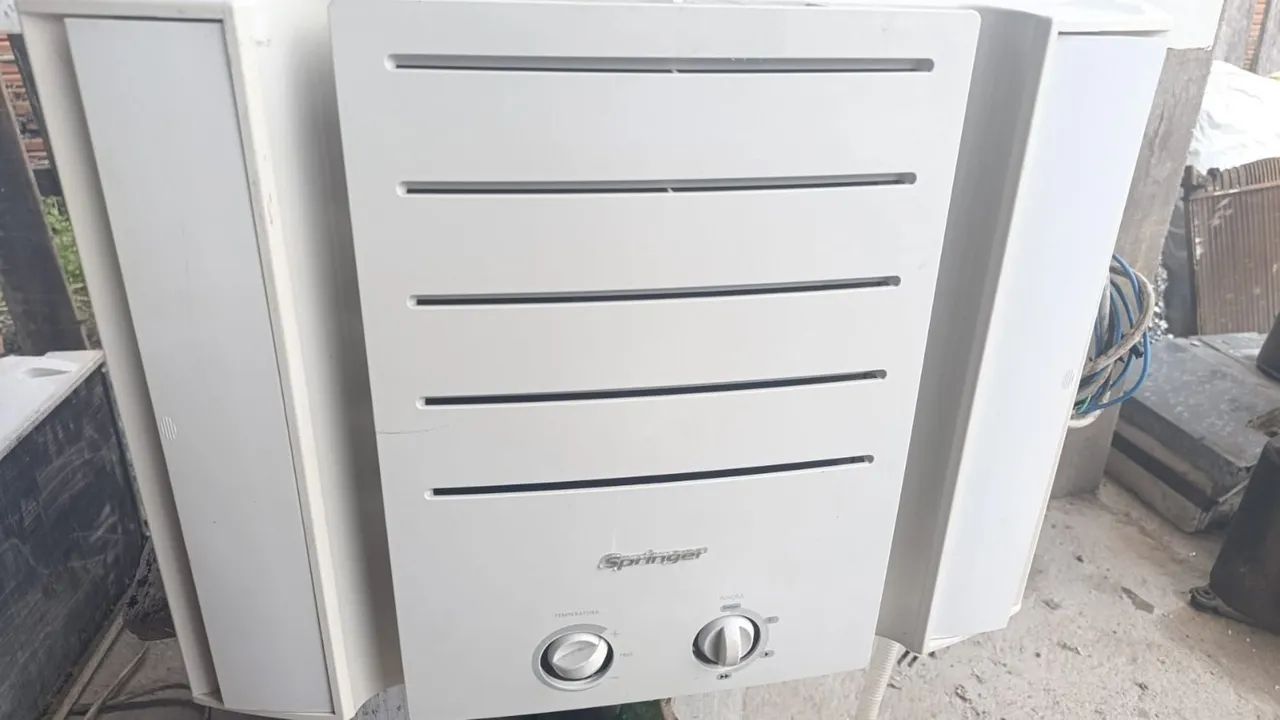 Vendo ar condicionado Springer 220 volts/7500 BTUs 