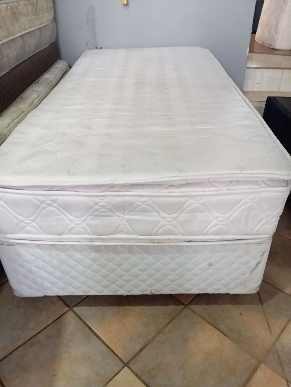 Cama box de solteiro com colchão de molas,em bom estado de conservação. - Foto 5