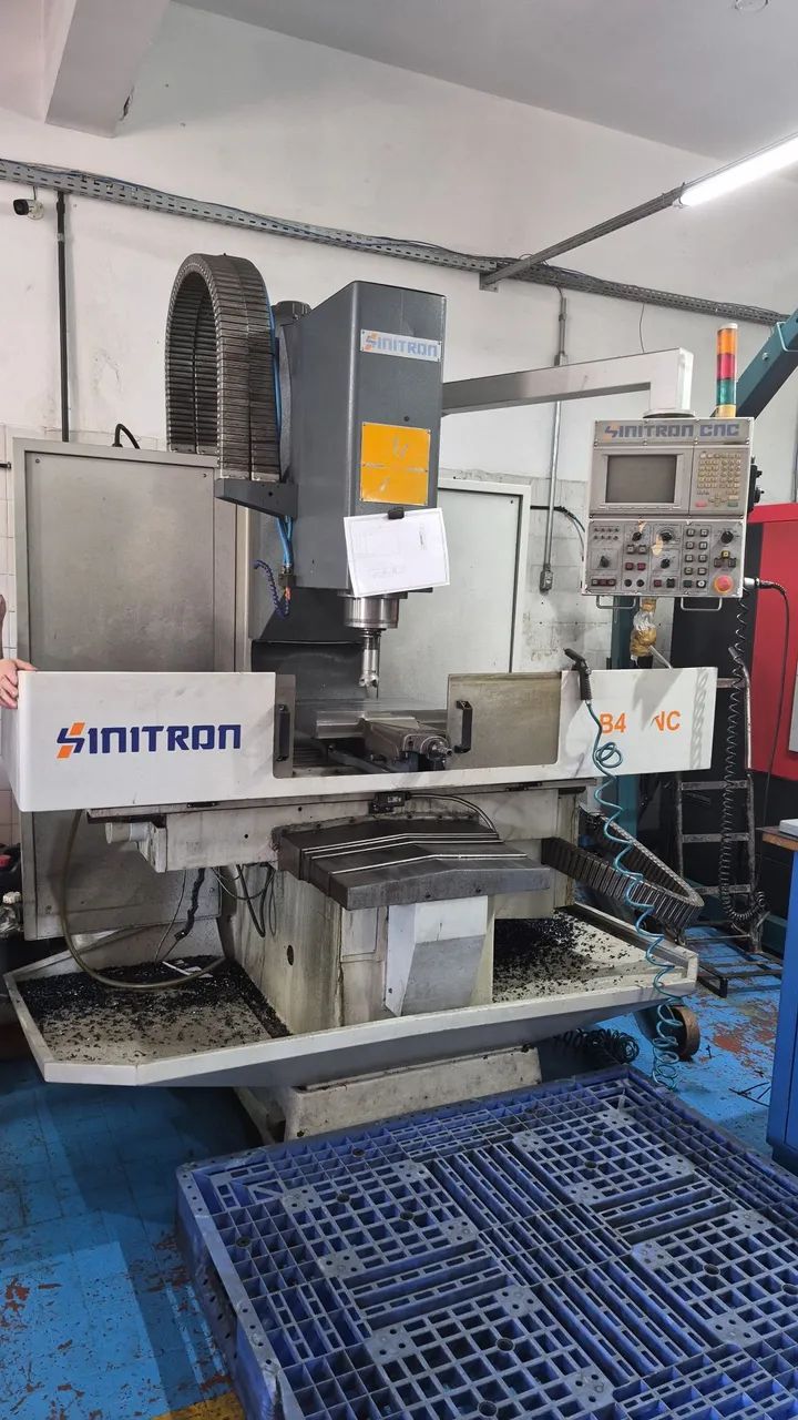 Fresadora CNC Marca Sinitron modelo B4 comando Mitsubishi.  - Foto 2