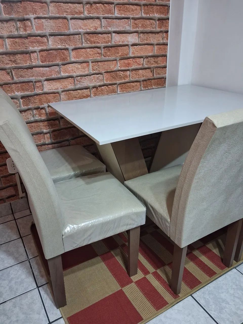 Conjunto de mesa com 4 cadeiras - Foto 2