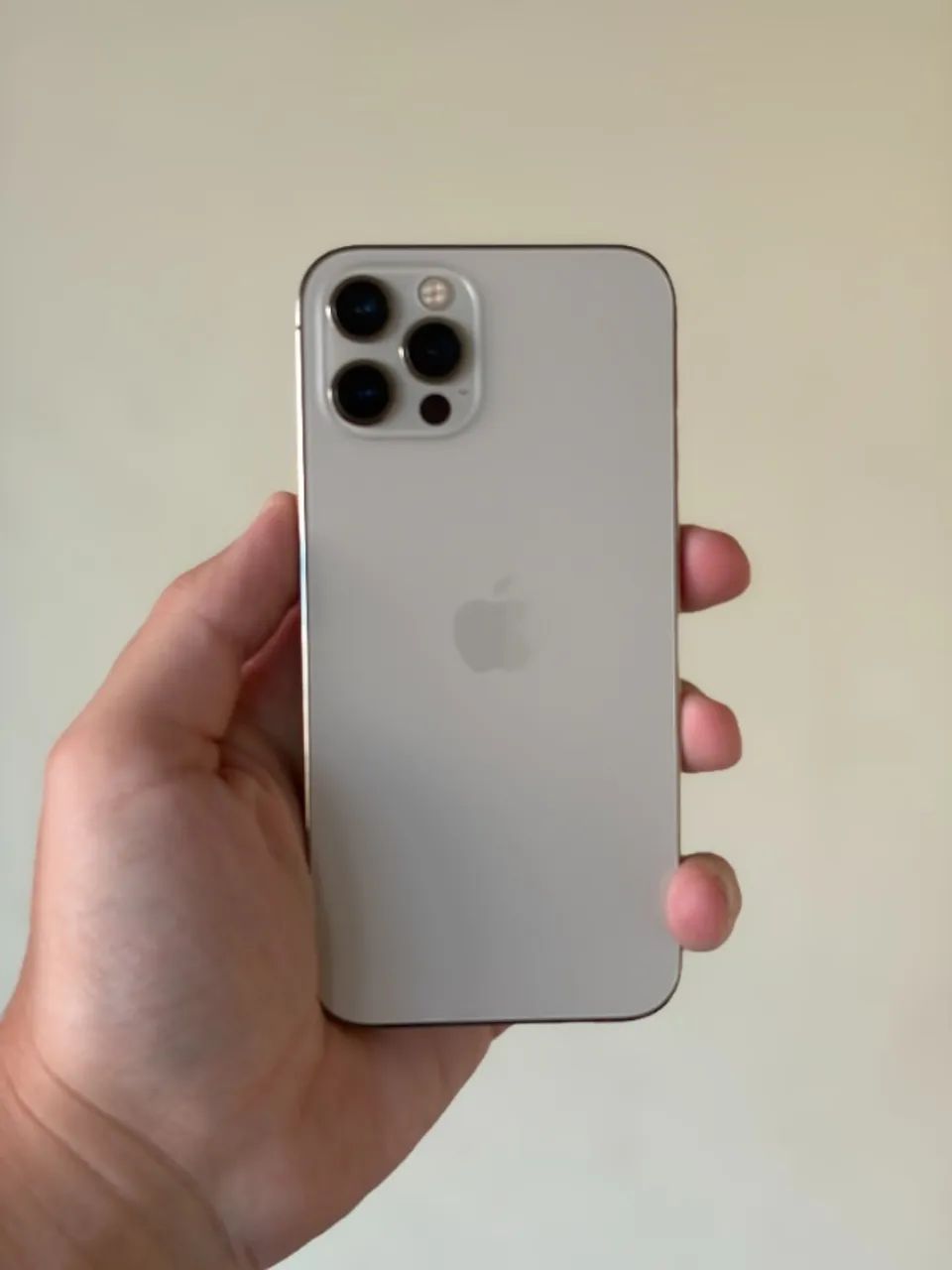 iPhone 12 Pro 128GB Dourado - Saude da Bateria 100% - Funcionando perfeitamente - ate 18x
