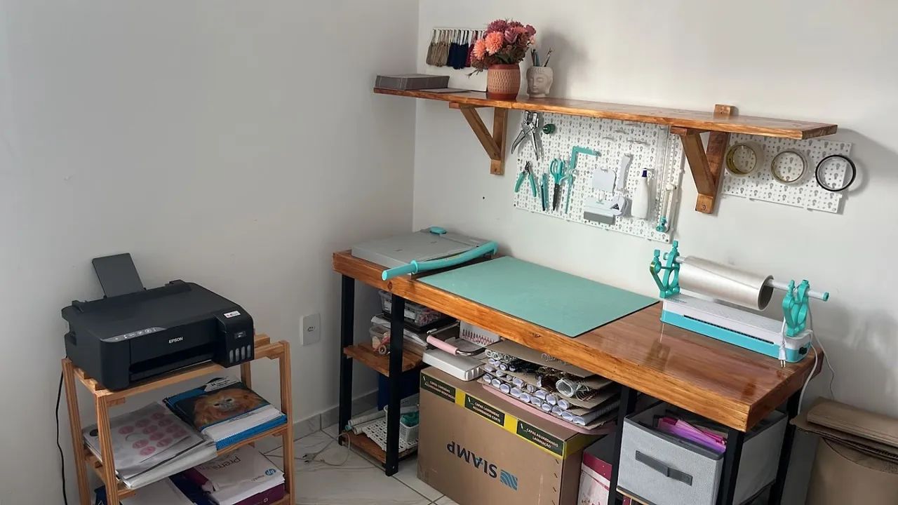 Escrivaninha/Mesa pallets + prateleira - Foto 2