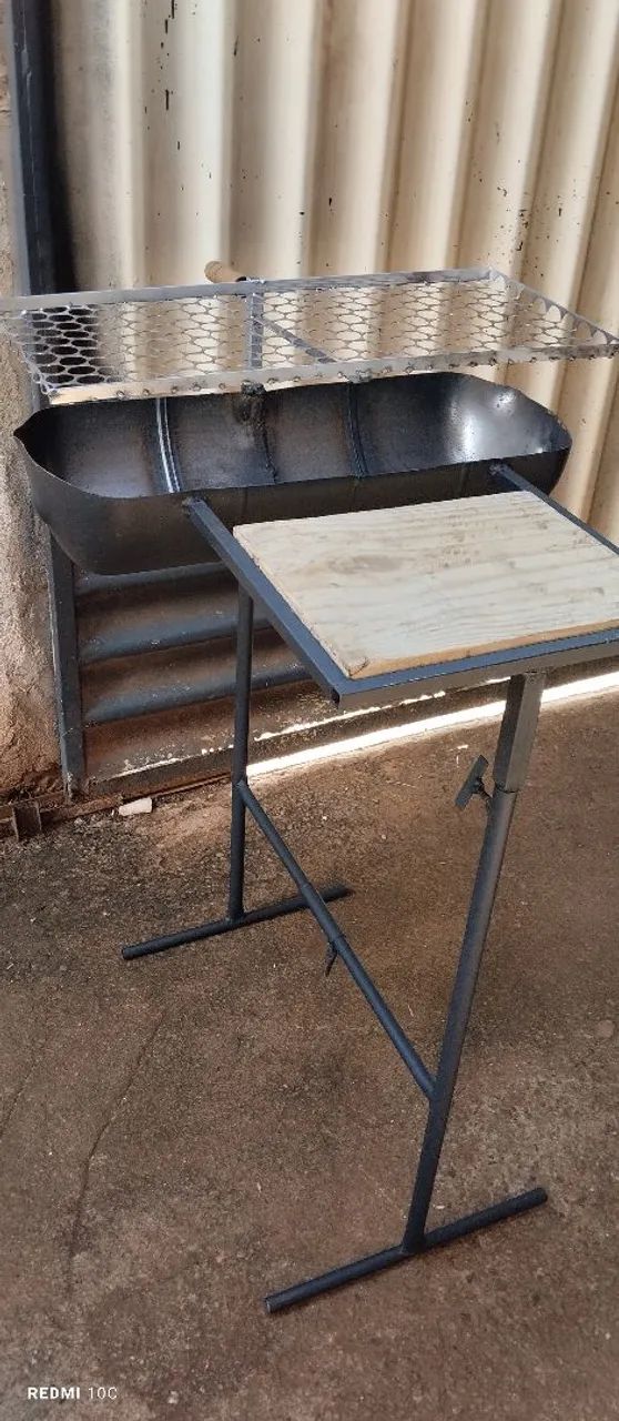 Churrasqueira média com mesa de madeira  - Foto 2