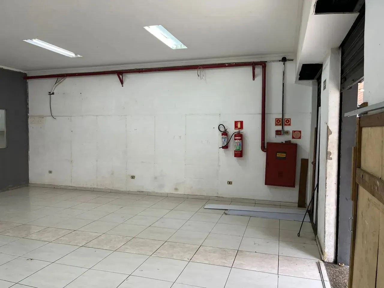 COMENDADOR MARTINS - LOJA NOVA 11,5m X 45m PÉ DIREITO 6m Vila Mathias - Foto 3