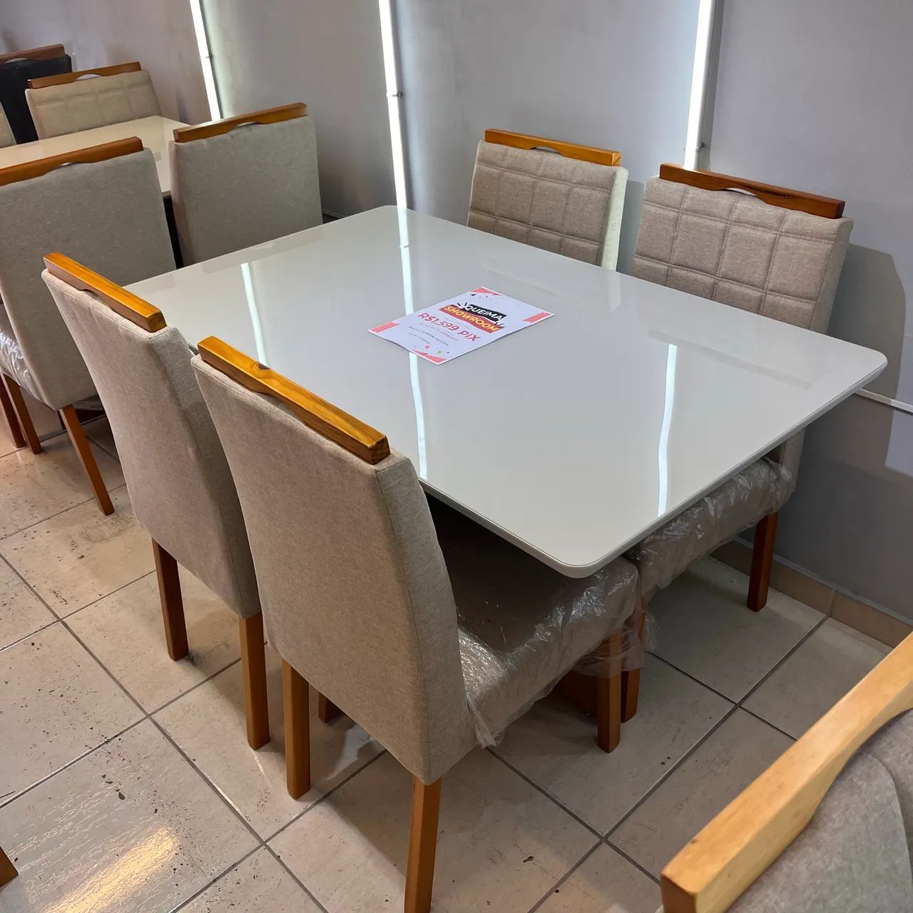 Mesa 1,35x0,80 + 4 cadeiras 