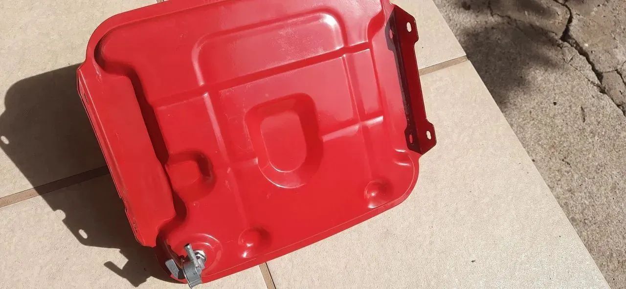 Tanque de combustível de gerador portátul Toyama TG950 TX Usado  - Foto 2
