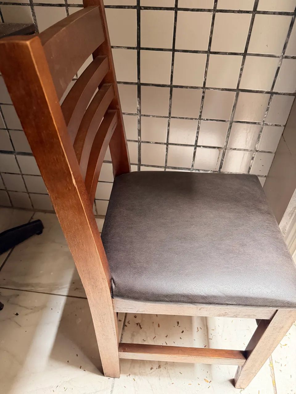 Jogo de mesas com 4 cadeiras  - Foto 5