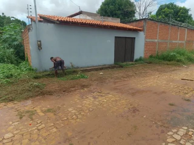 Vende-se uma casa 