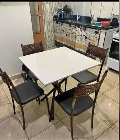 mesa quadrada nova 4 cadeiras