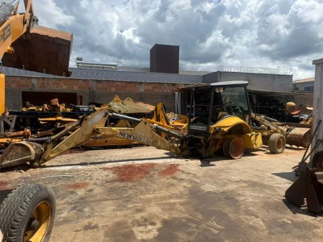 Acabou de chegar Retroescavadeira New Holland LB90 motor Cummins aspirado retirada de PEÇA