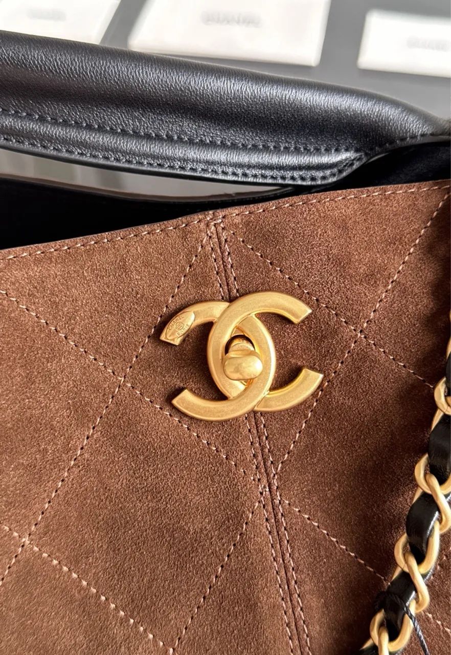Bolsa Chanel Shopper 25A Camurça - Foto 2