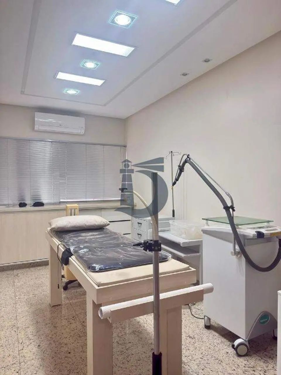 Imóvel Comercial Mobiliado e Equipado para Aluguel 12 consultórios, 05 vagas  Centro - Foto 5