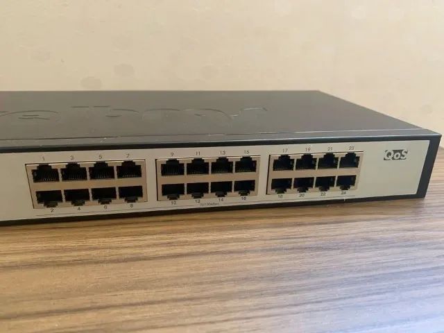 Switch Fast Ethernet Intelbrás com 24 portas.
