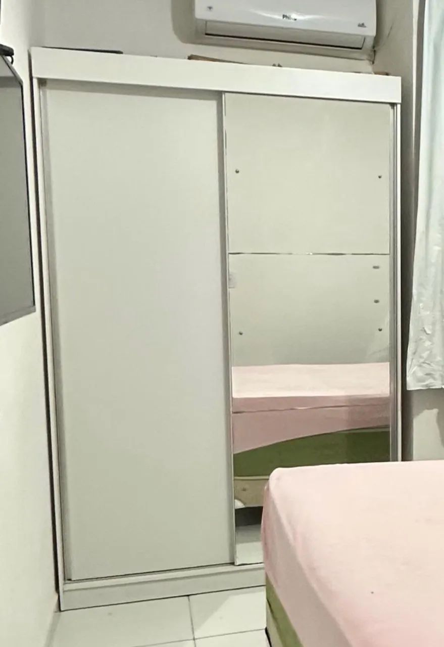 Guarda roupa solteiro e aparador
