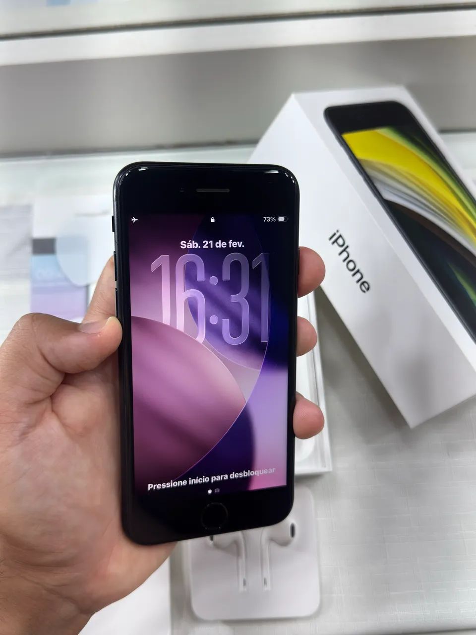 iPhone SE 64GB - Conservado, Completo e Pronto para Uso