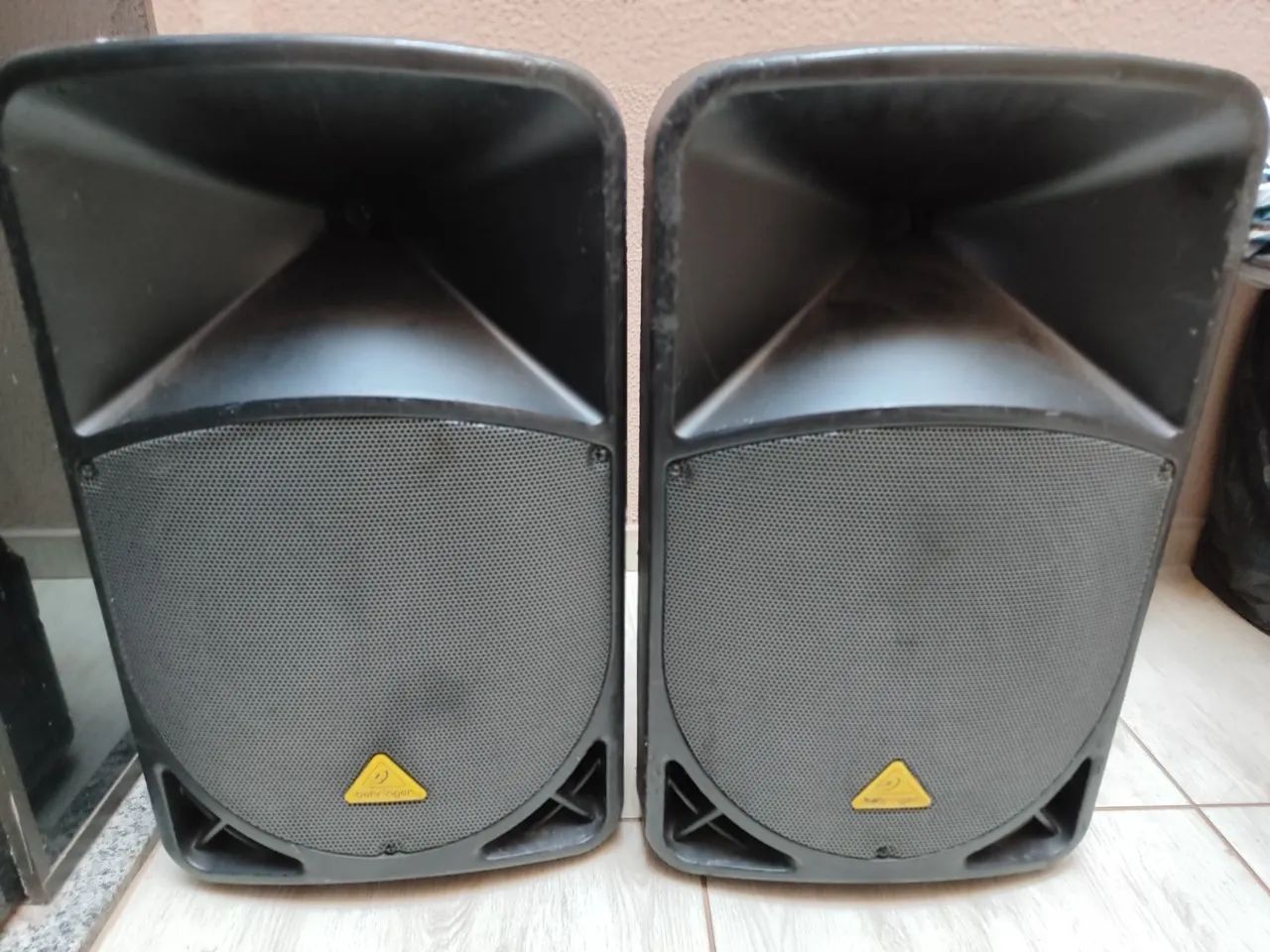 Caixa de Som Ativa Behringer Eurolive B115MP3 - Foto 3