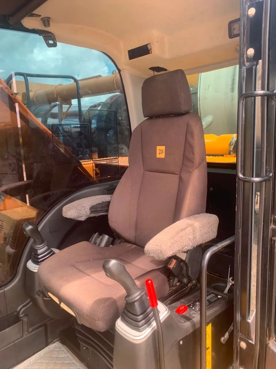 Escavadeira JCB 2023 3mil hrs  - Foto 2