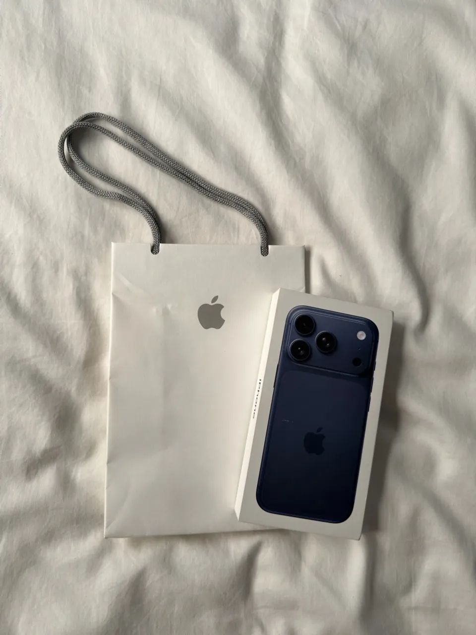 Caixa iPhone 17 pro + sacola 