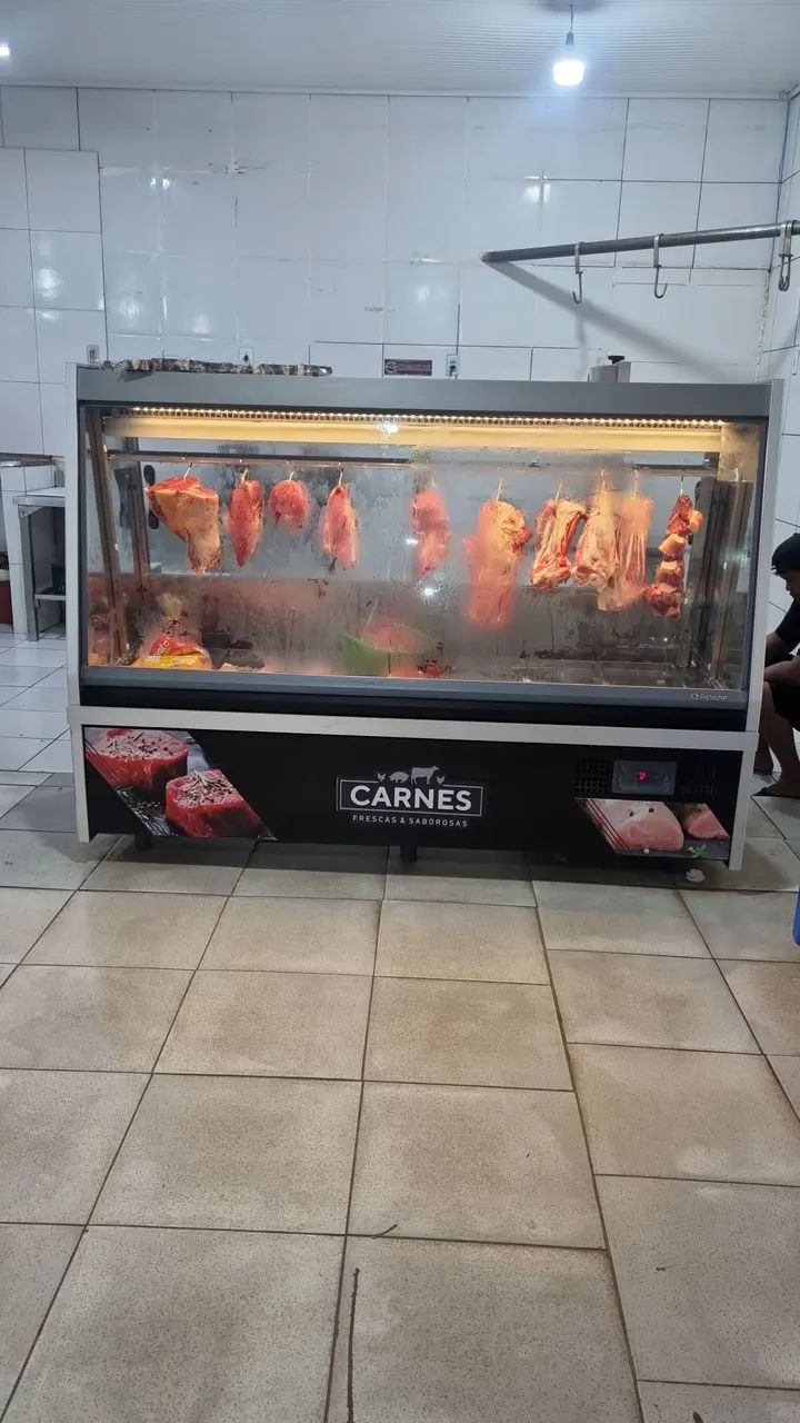 Vende um material de açougue 