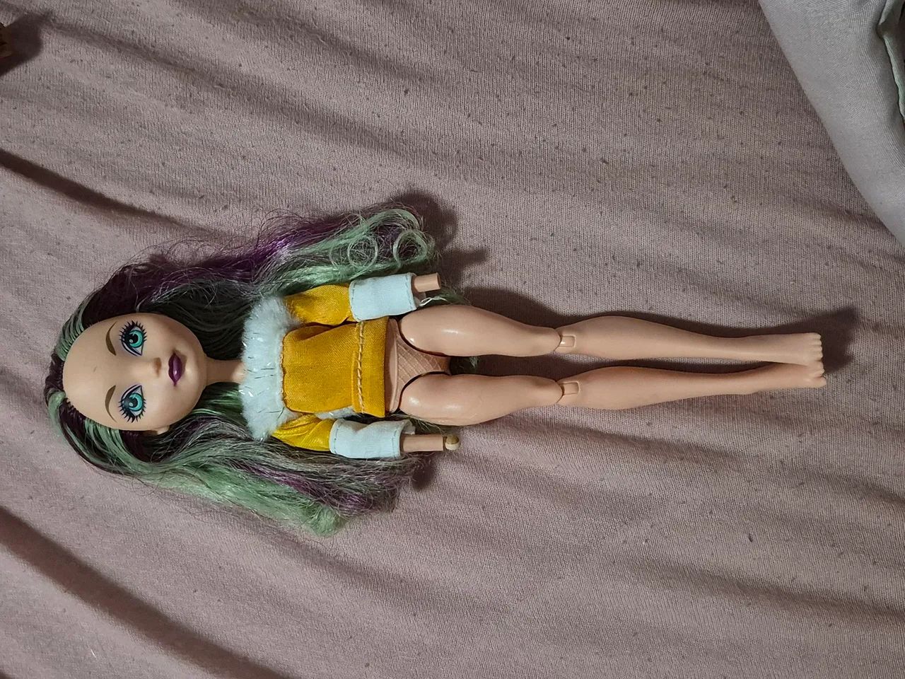vendo boneca ever after high incompleta