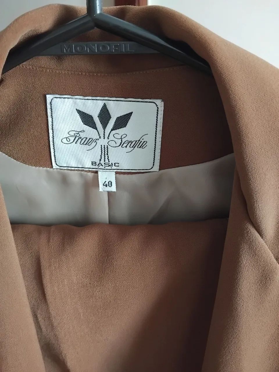 Conjunto feminino calça e blazer de poliéster 