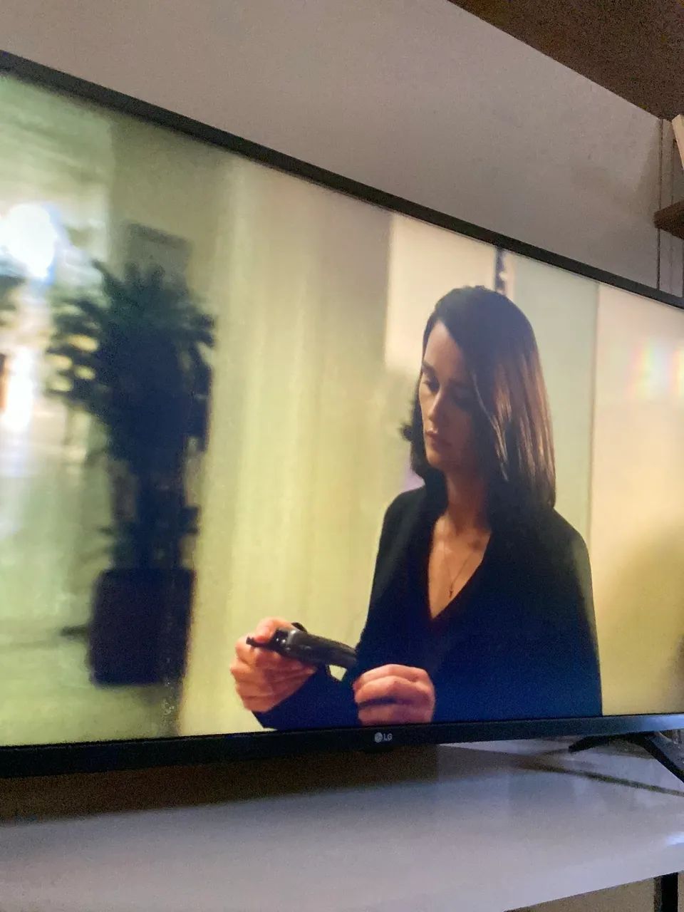 TV LG 43" Smart muito conservada - Foto 2