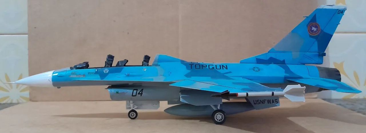 F-16D Agressor Top Gun 1/48 - Foto 2