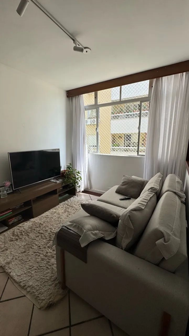 Alugo quarto para mulher com banheiro individual