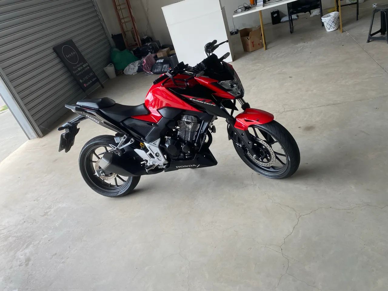 Cb 300f com ABS