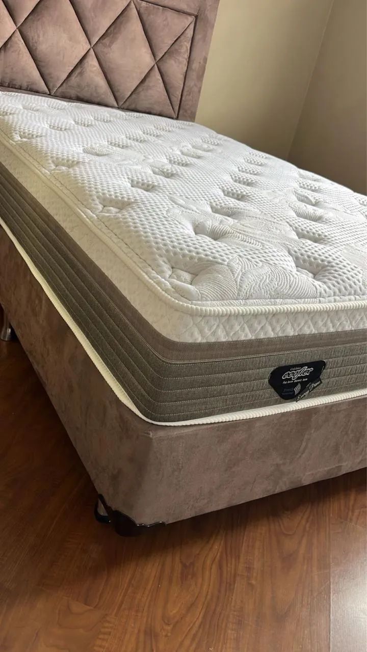 Cama de viúvo completa com base e cabeceira