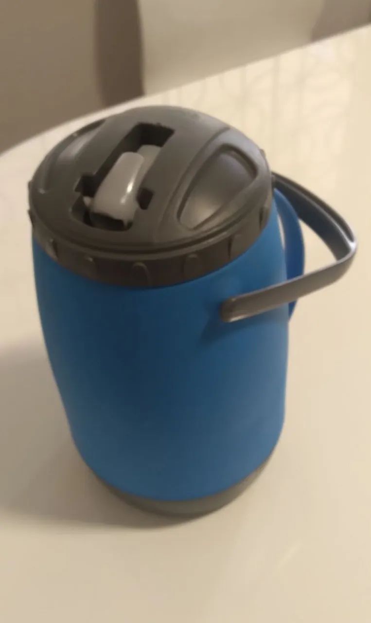 Baixei o preço!!! Garrafa térmica de 2,5L Soprano