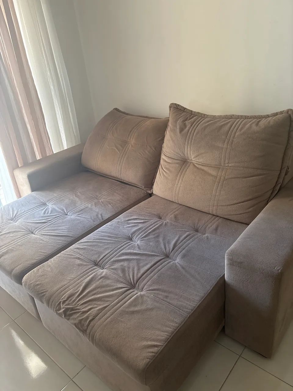 Sofá Retrátil 2 Lugares em Suede Marrom - Muito Conservado - Foto 4