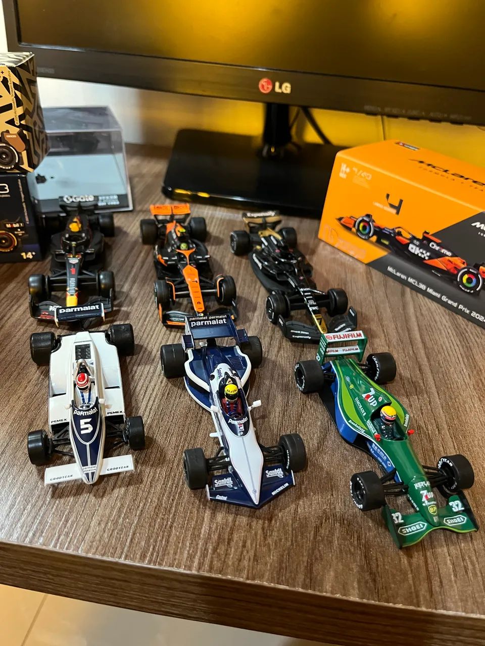 3 miniaturas de F1 atuais e 3 clássicas 