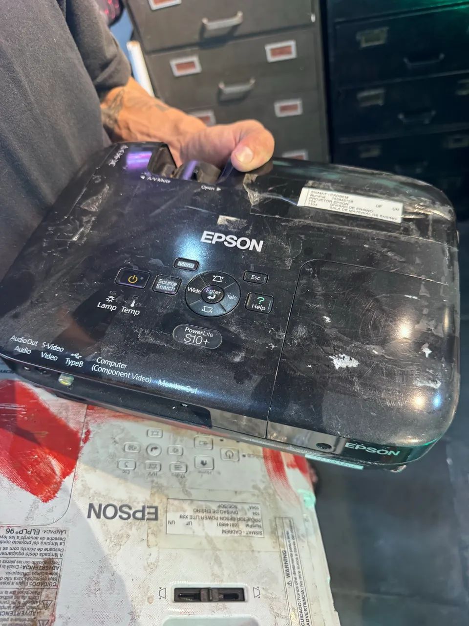 Projetores com defeito 