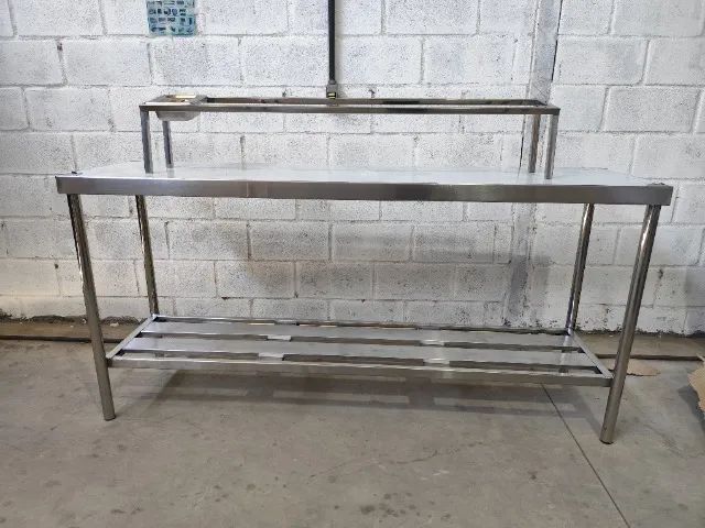 Bancada montagem central 1850×1100×1500 c/ cond. embutida 