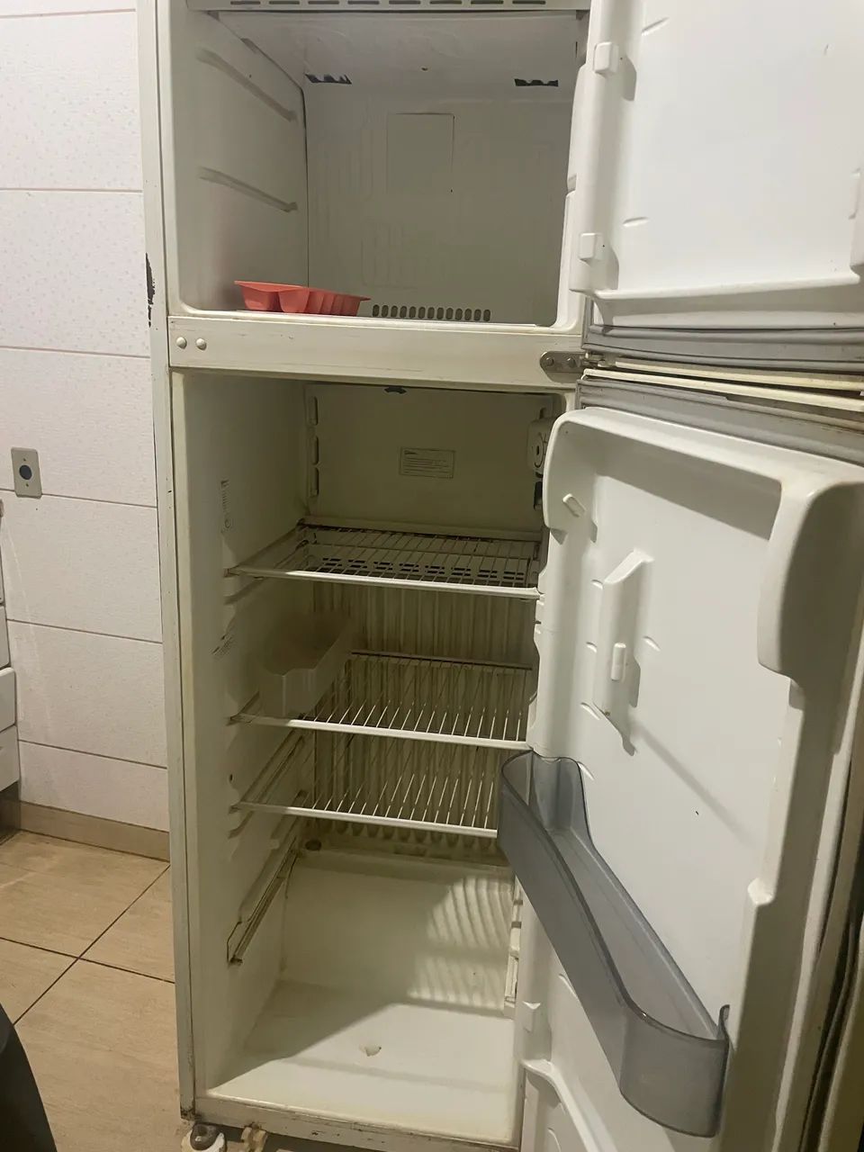 Geladeira com defeito  - Foto 5