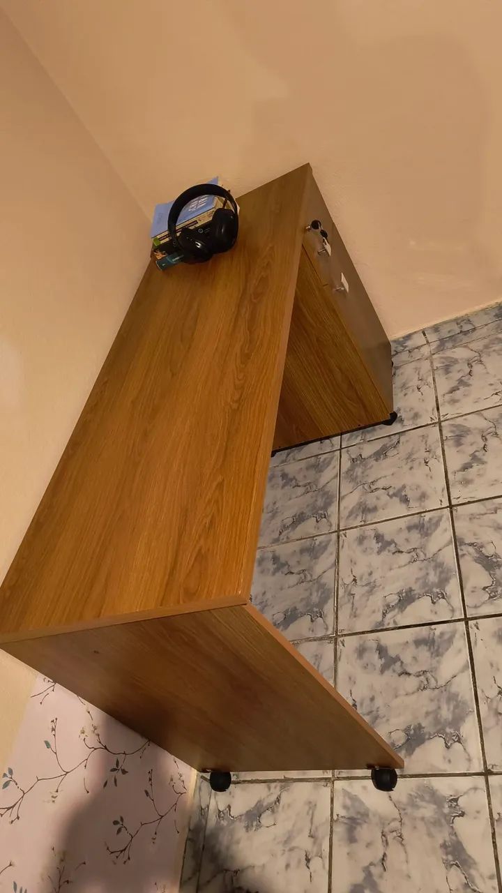 Escrivaninha com cadeira  - Foto 2