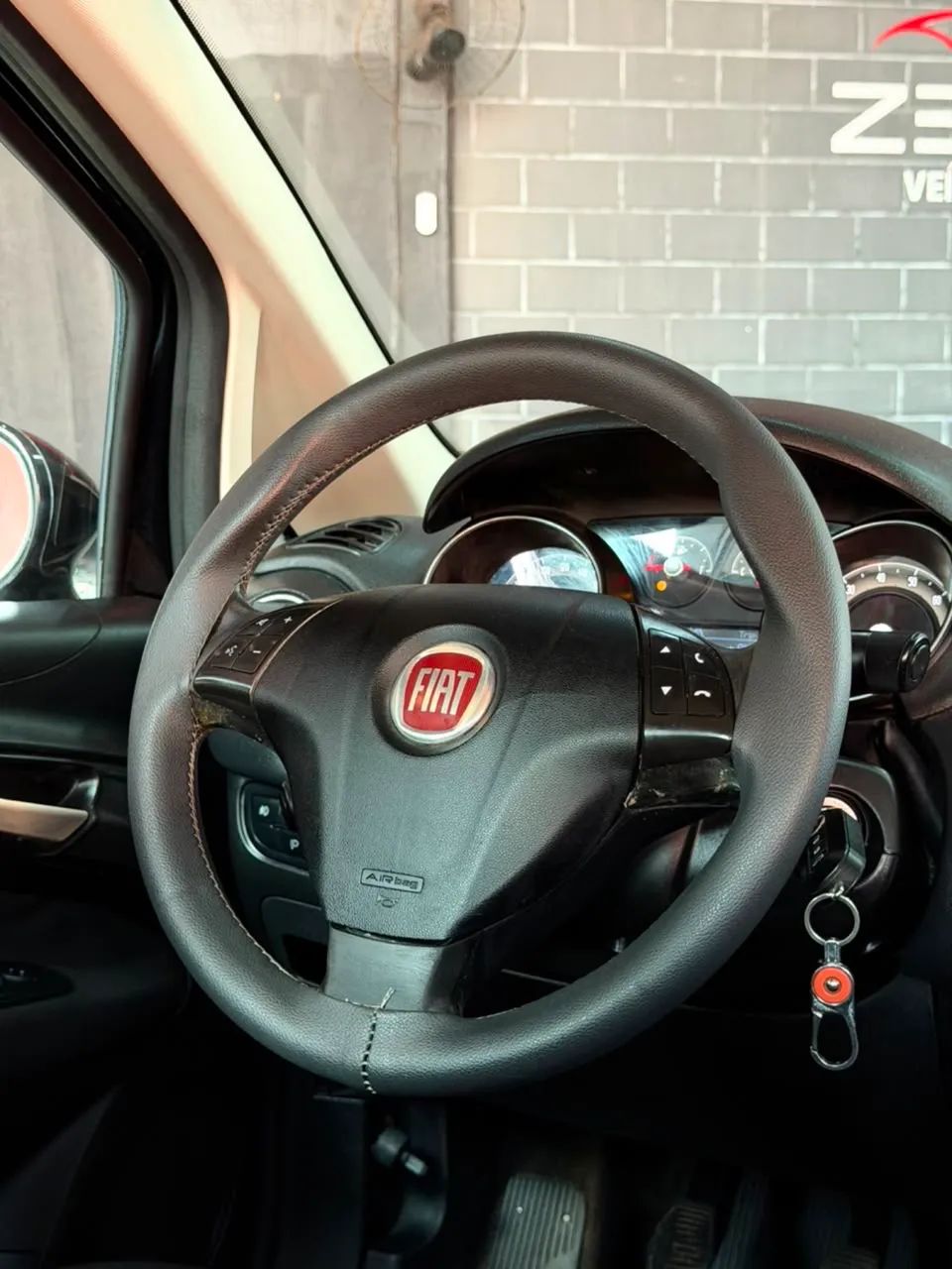 Fiat Linea Essence 1.8 Flex 16V 4P 2016 - Foto 2