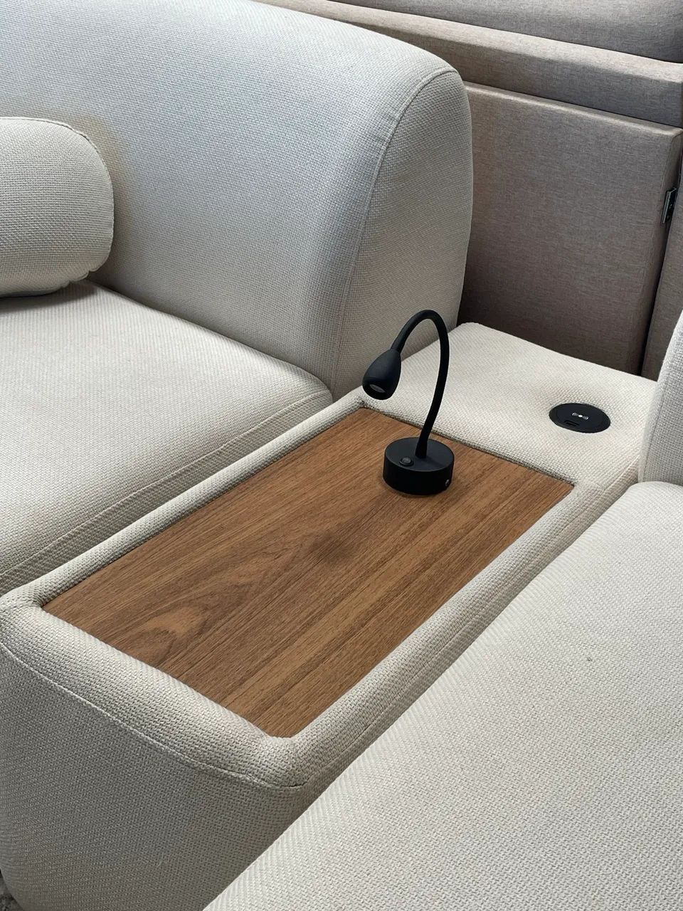 SOFÁ CHAISE BOUCLE 2.60m PEÇA ÚNICA NA PROMOÇÃO  - Foto 2