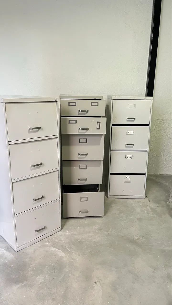 Gaveteiro de aço $150