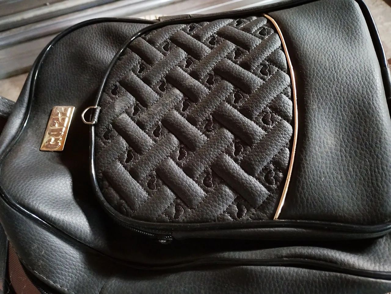 Vendo uma mochilinha de couro ótimo para trabalhar