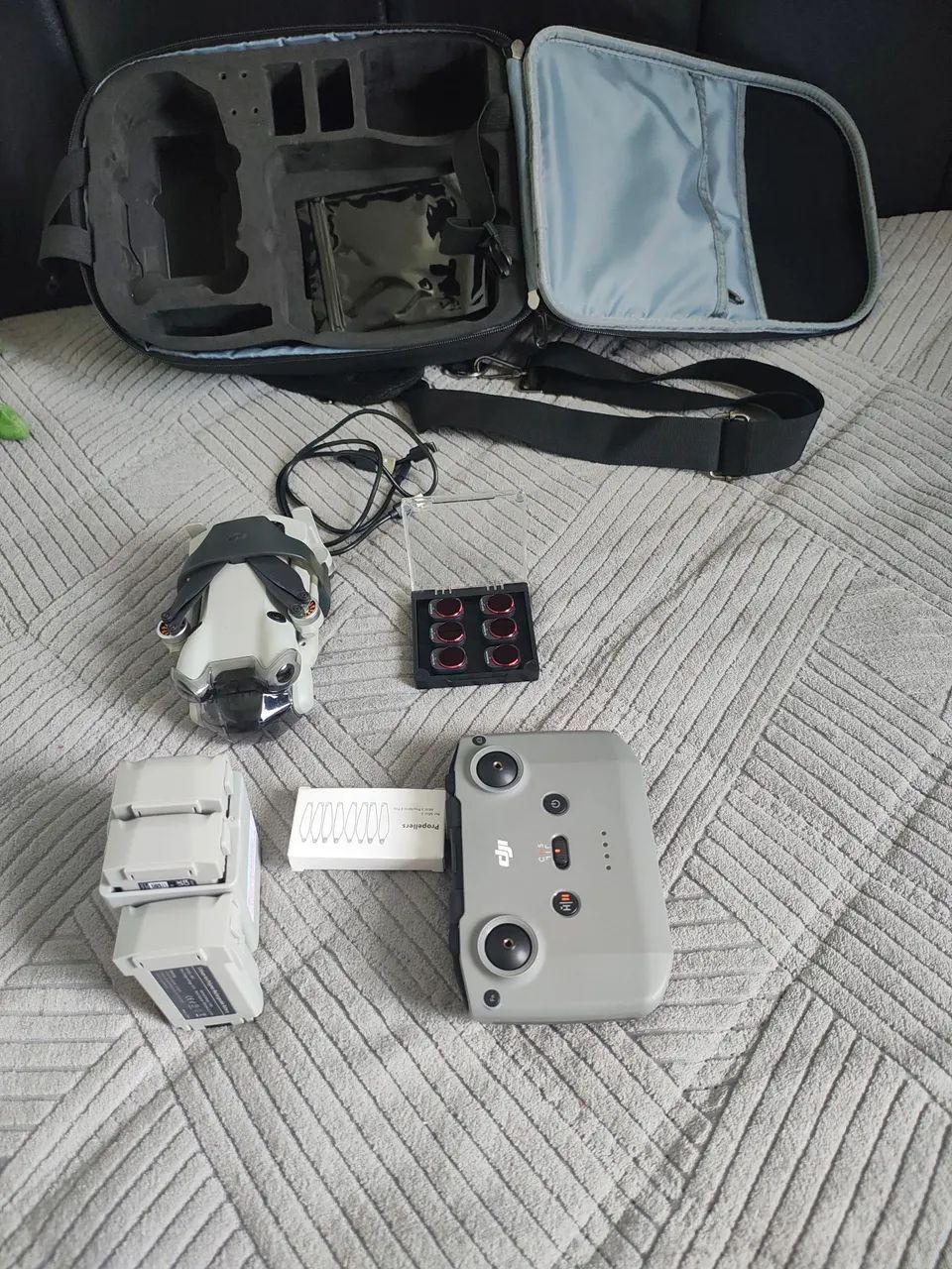 Vendo dronedji mini 4 pro combo completo+bateria plus  - Foto 3